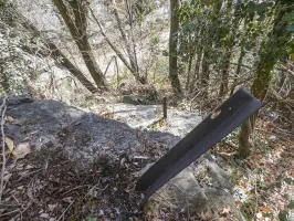 Ligne Maginot - VALABRES - (Blockhaus pour arme infanterie) - Restes du réseau de défense.