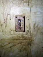 Ligne Maginot - FOUR A CHAUX - FAC - (Ouvrage d'artillerie) - Bloc 2
Commande montée descente dans la cabine du monte-charge