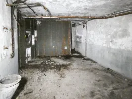 Ligne Maginot - RAMSTEIN OUEST - (Casemate d'infanterie - Simple) - La partie gauche de la casemate. Le puits de la cloche GFM est à droite au fond.