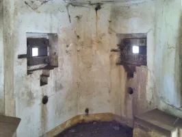 Ligne Maginot - B312 - ANSTAING - (Blockhaus pour canon) - Les deux créneau face sud
