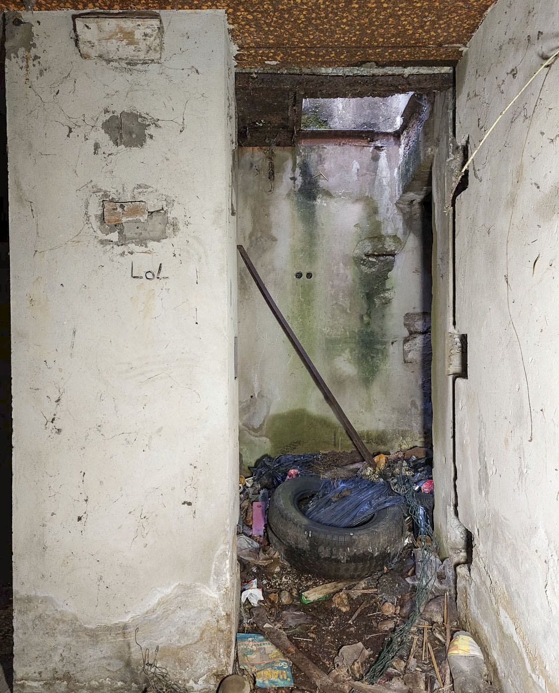 Ligne Maginot - ALGOLSHEIM - ABBATUCCI - (Blockhaus pour arme infanterie) - L'entrée du blockhaus donnant dans le puits de la tourelle de char Renault FT  - Gregory Fuchs