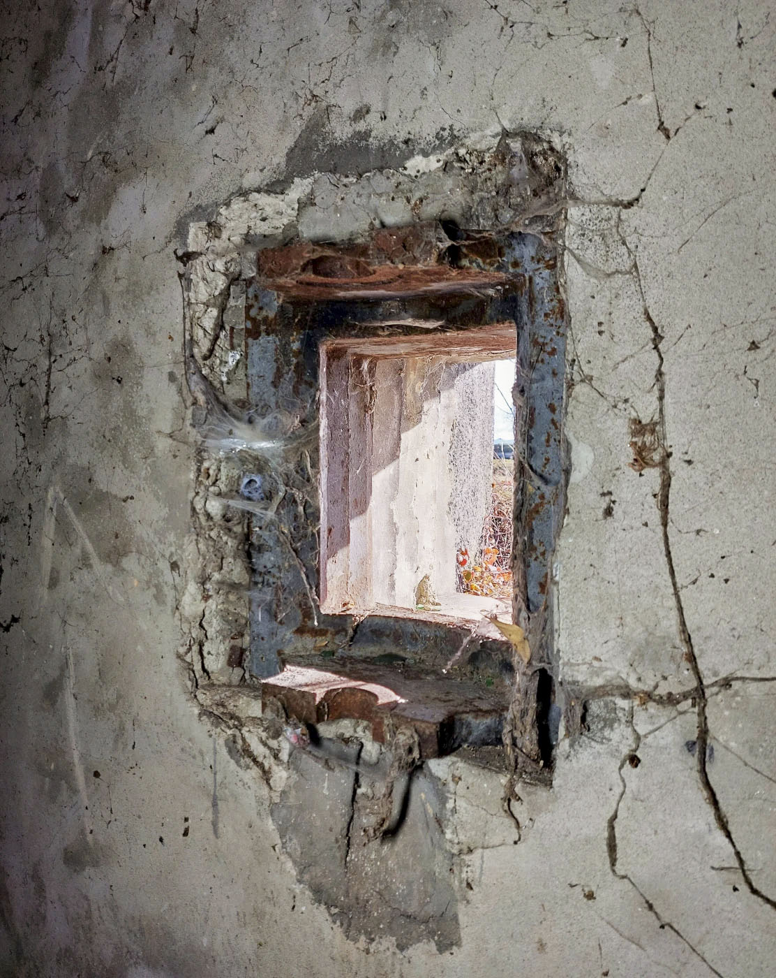 Ligne Maginot - ALGOLSHEIM - ABBATUCCI - (Blockhaus pour arme infanterie) - Trémie Philbert du créneau de flanquement sud - Gregory Fuchs