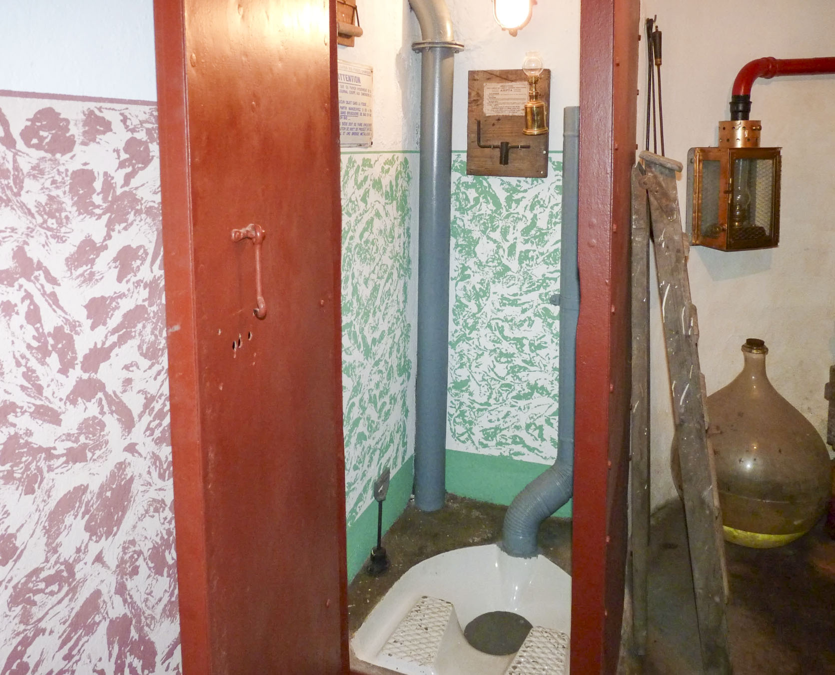 Ligne Maginot - EDLING NORD - C60 - (Casemate d'infanterie - Simple) - Latrines - Gilbert Hastert