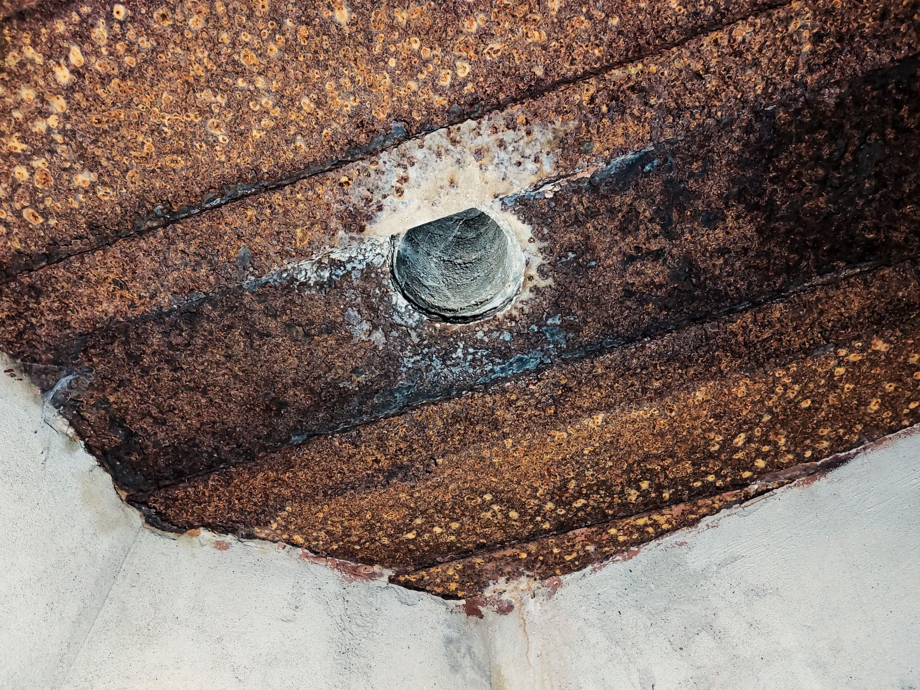 Ligne Maginot - MAIN DU PRINCE 1 - (Blockhaus pour canon) - Orifice pour périscope dans la dalle de toiture - Gregory Fuchs