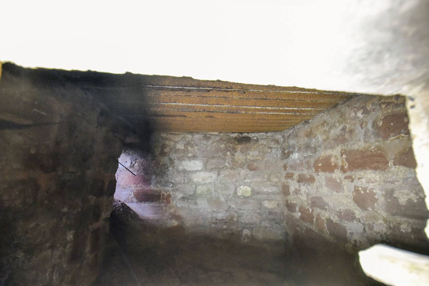 Ligne Maginot - HEILLINGEN DELL - (Blockhaus pour arme infanterie) - L'intérieur vu à travers le créneau - Ludovic KNAPP