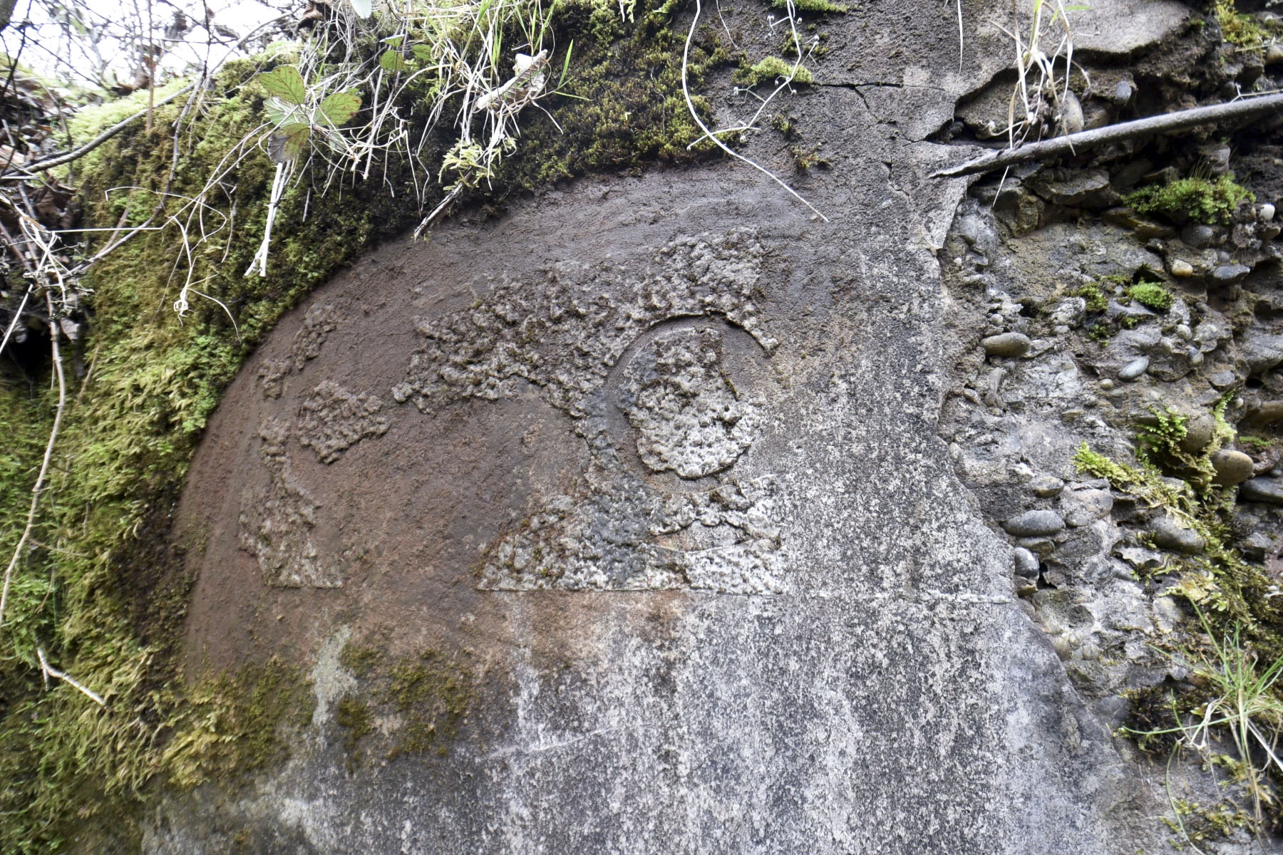 Ligne Maginot - LANGENACKER OUEST - (Blockhaus pour arme infanterie) - Les restes d'une fresque ou blason au-dessus de la porte - Ludovic KNAPP