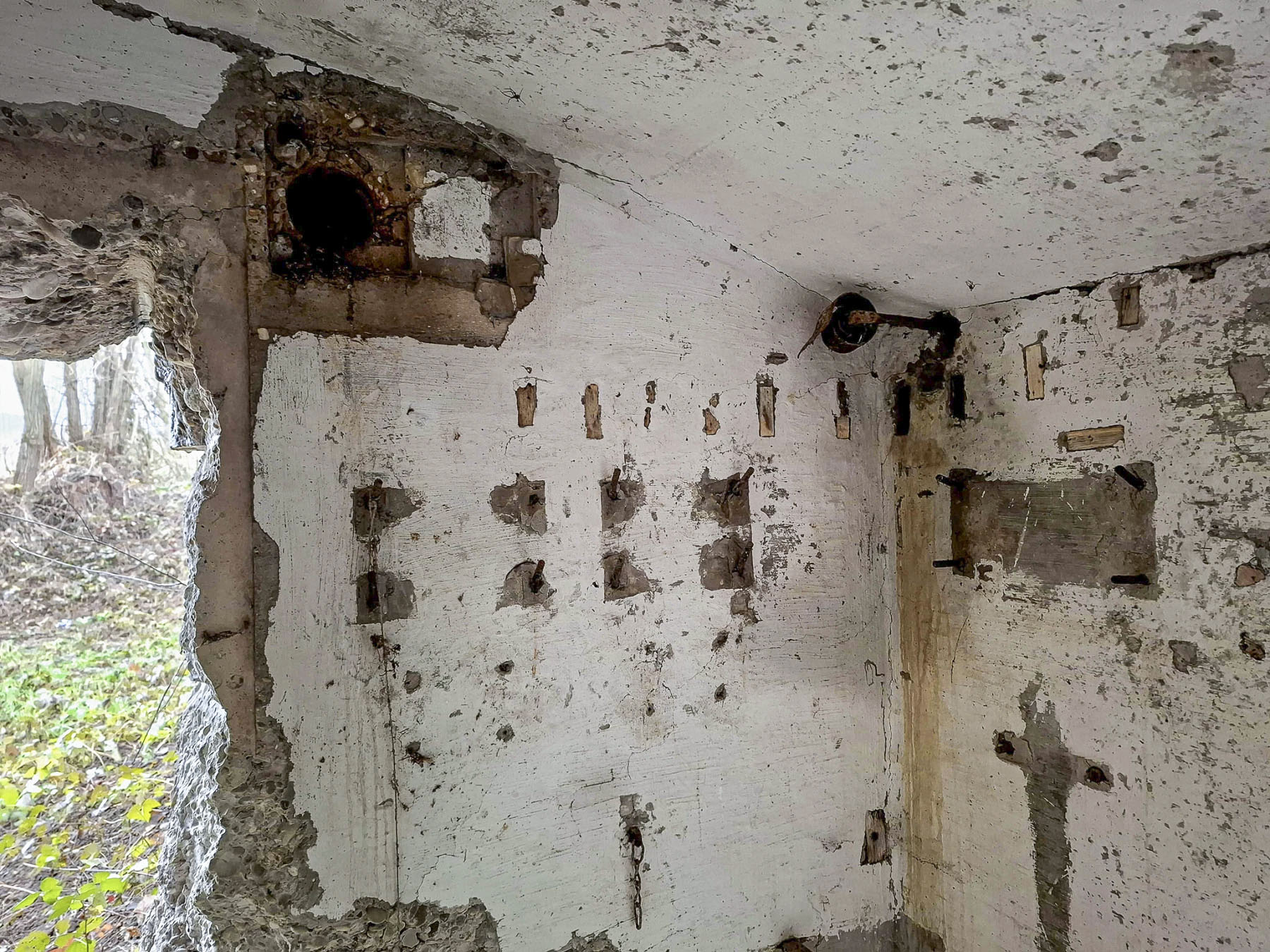 Ligne Maginot - ALTHING - (Abri) - Supports pour équipements électriques - David Palmer