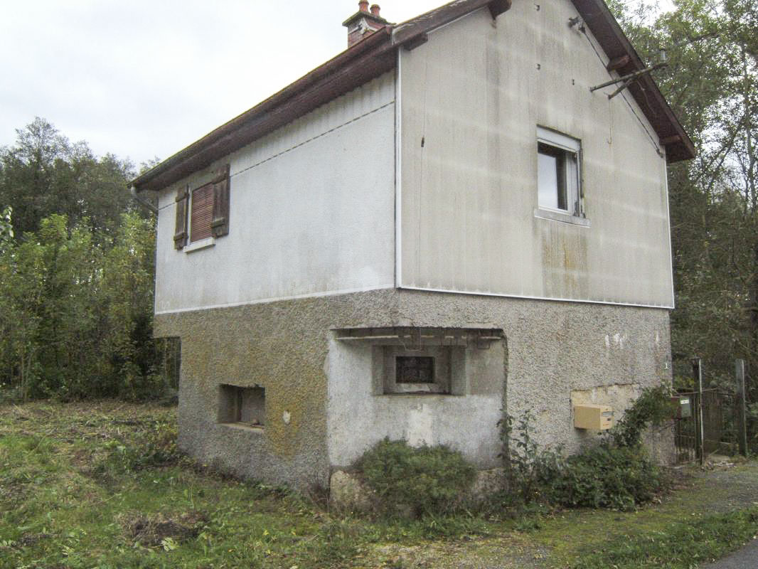 Ligne Maginot - MF n° 17 - Vue des 2 créneaux antichar (un muré à droite)