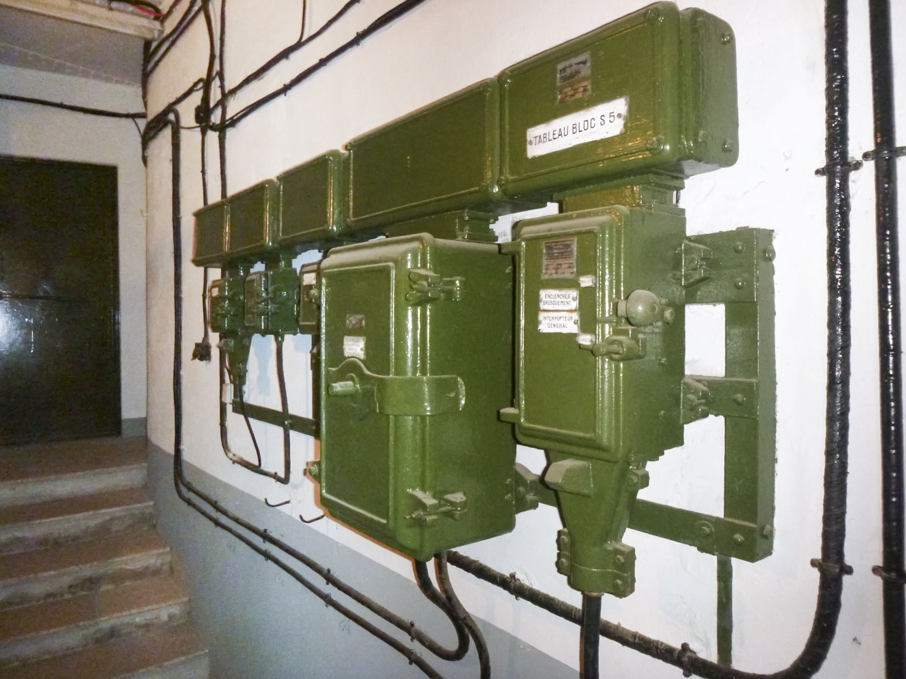 Ligne Maginot - FOUR A CHAUX - FAC - (Ouvrage d'artillerie) - Entrée munitions
Tableau électrique - J.Luc