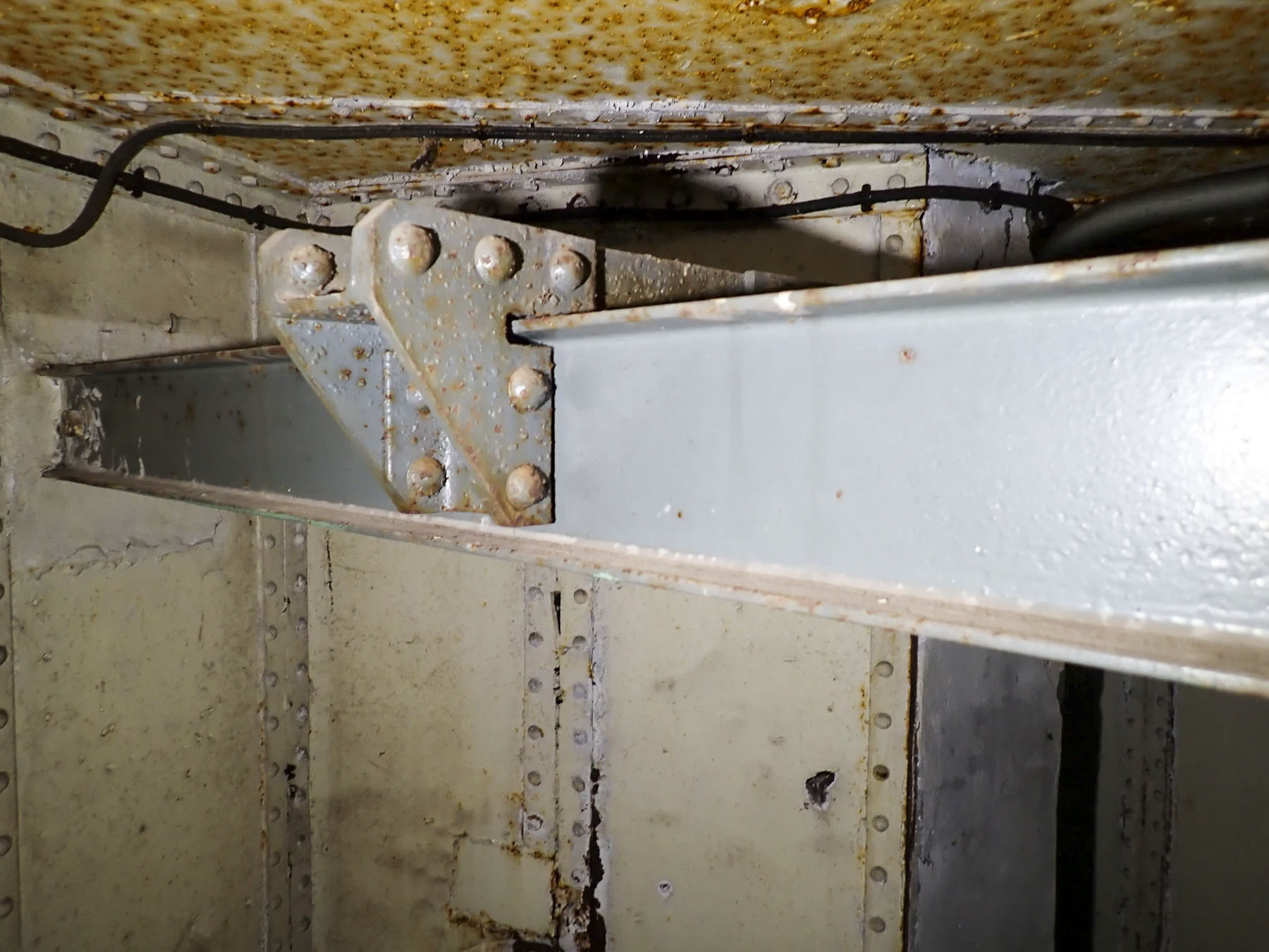 Ligne Maginot - FOUR A CHAUX - FAC - (Ouvrage d'artillerie) - Entrée munitions
Griffe stop course du canon anti char - J.Luc