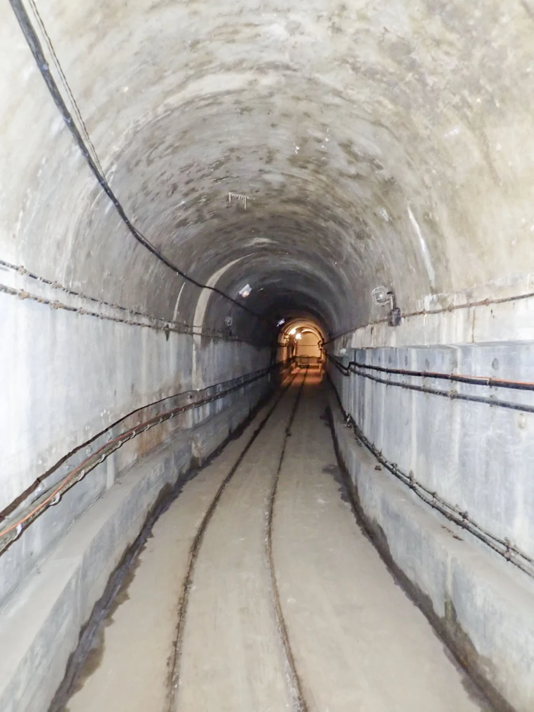 Ligne Maginot - FOUR A CHAUX - FAC - (Ouvrage d'artillerie) - Entrée munitions
La galerie de desserte des alvéoles aux artifices - Luc Jacquemin