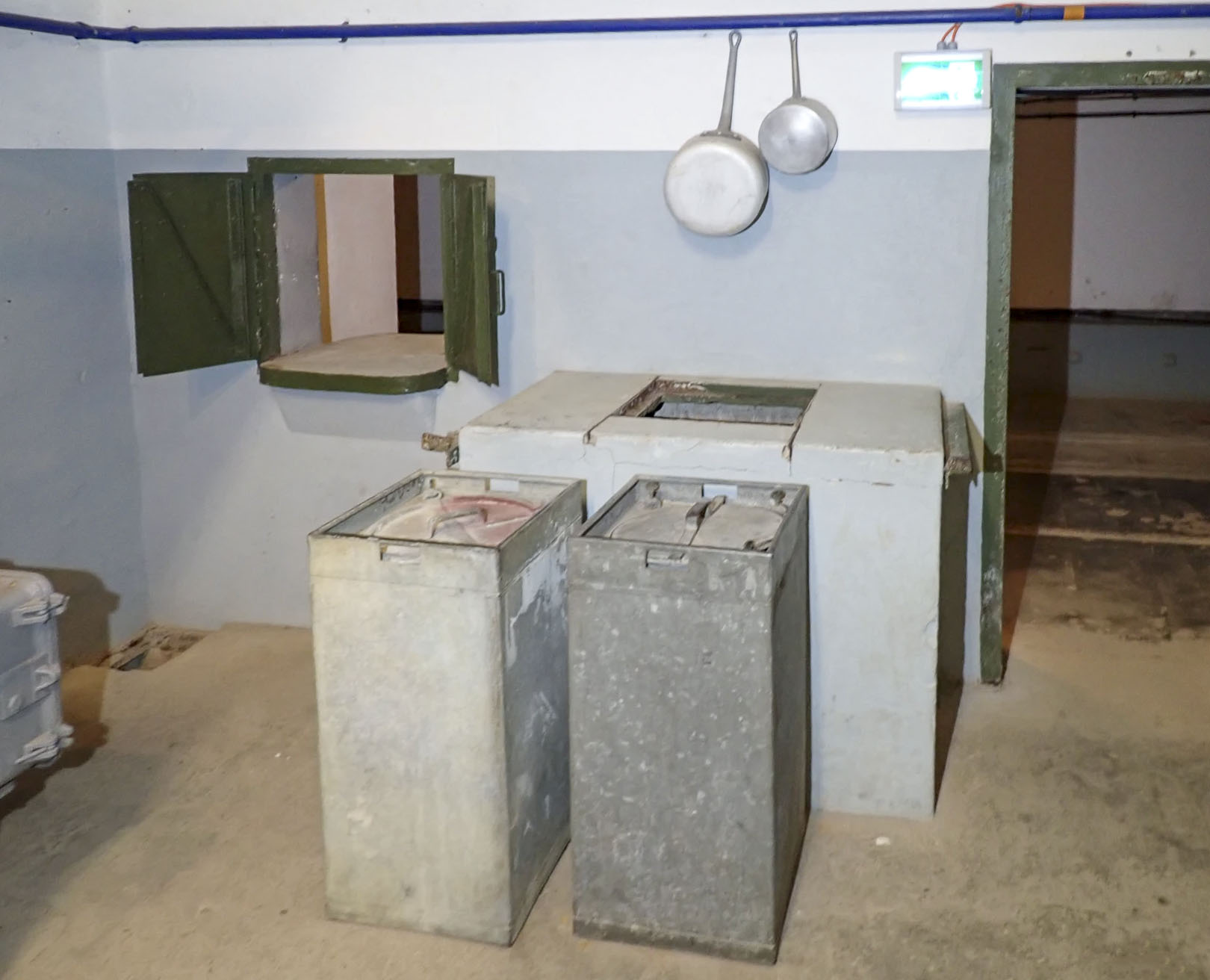 Ligne Maginot - FOUR A CHAUX - FAC - (Ouvrage d'artillerie) - Passe plats et évacuation des déchets - J.Luc