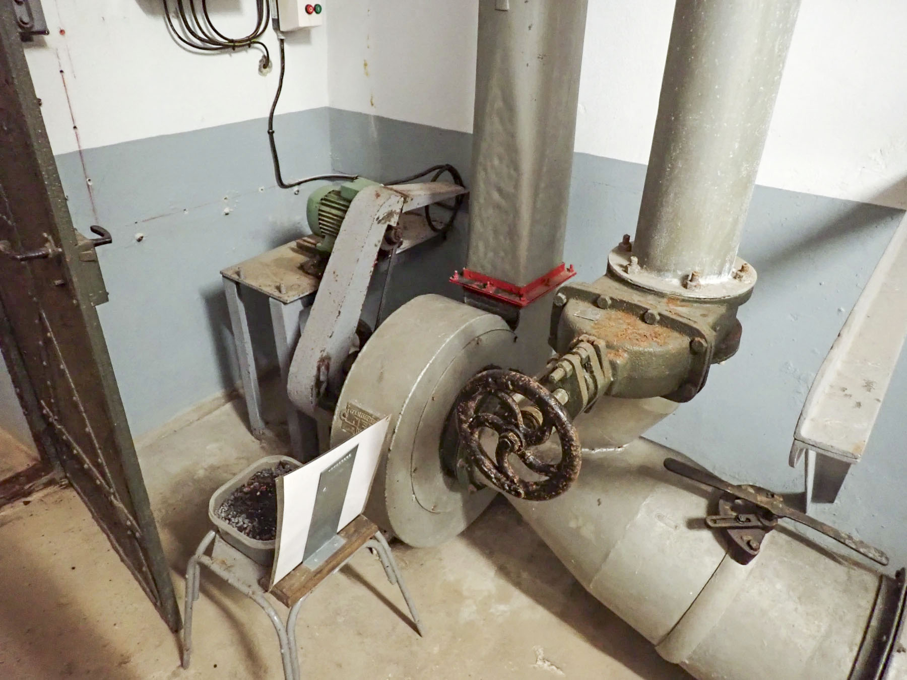 Ligne Maginot - FOUR A CHAUX - FAC - (Ouvrage d'artillerie) - Moteur et distributeur d'air filtré - Luc Jacquemin