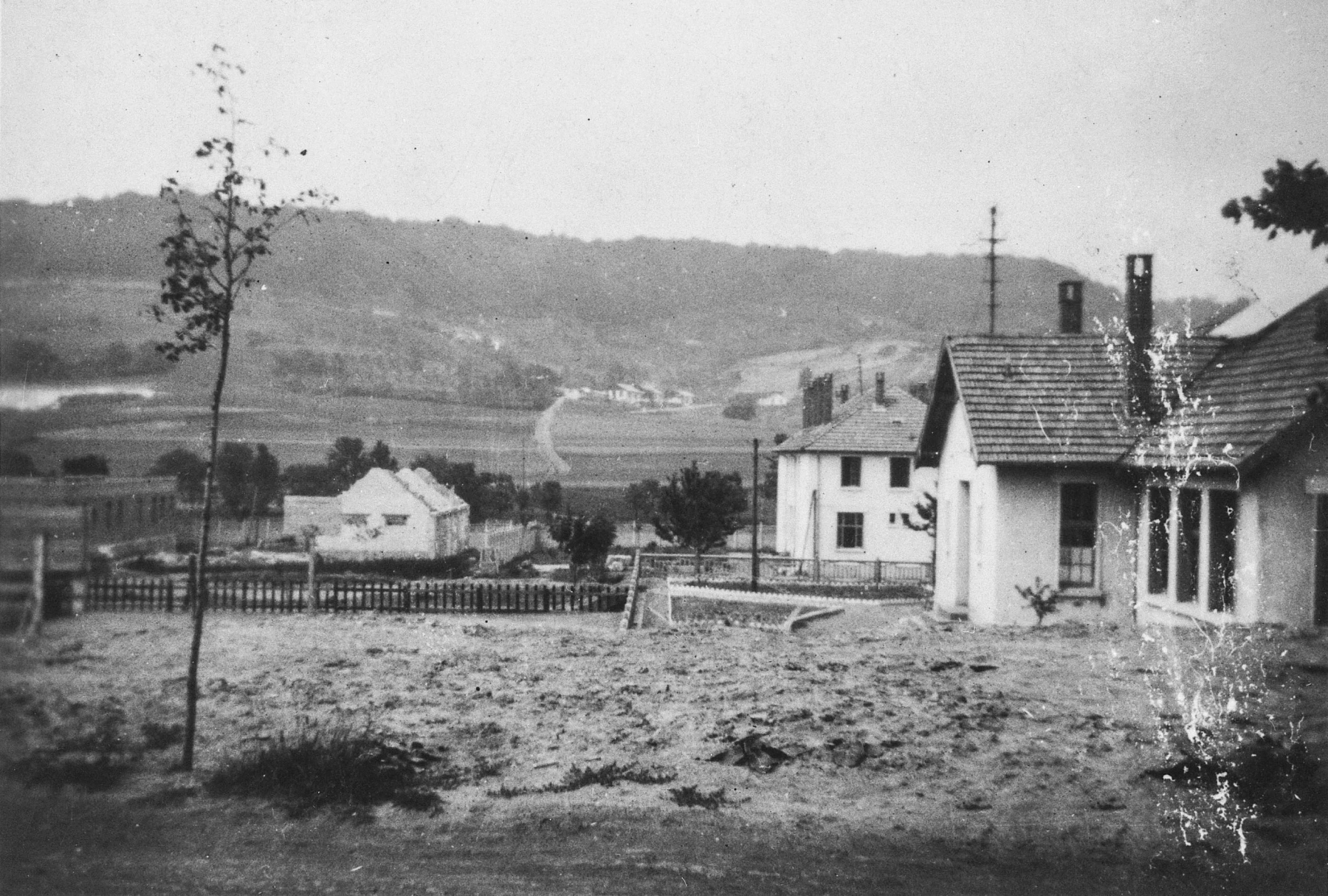 Ligne Maginot - VECKRING - (Camp de sureté) - Vue partielle du camp, photo datée de 1937.
On y voit des bâtiments enconstruction - Inconnu
