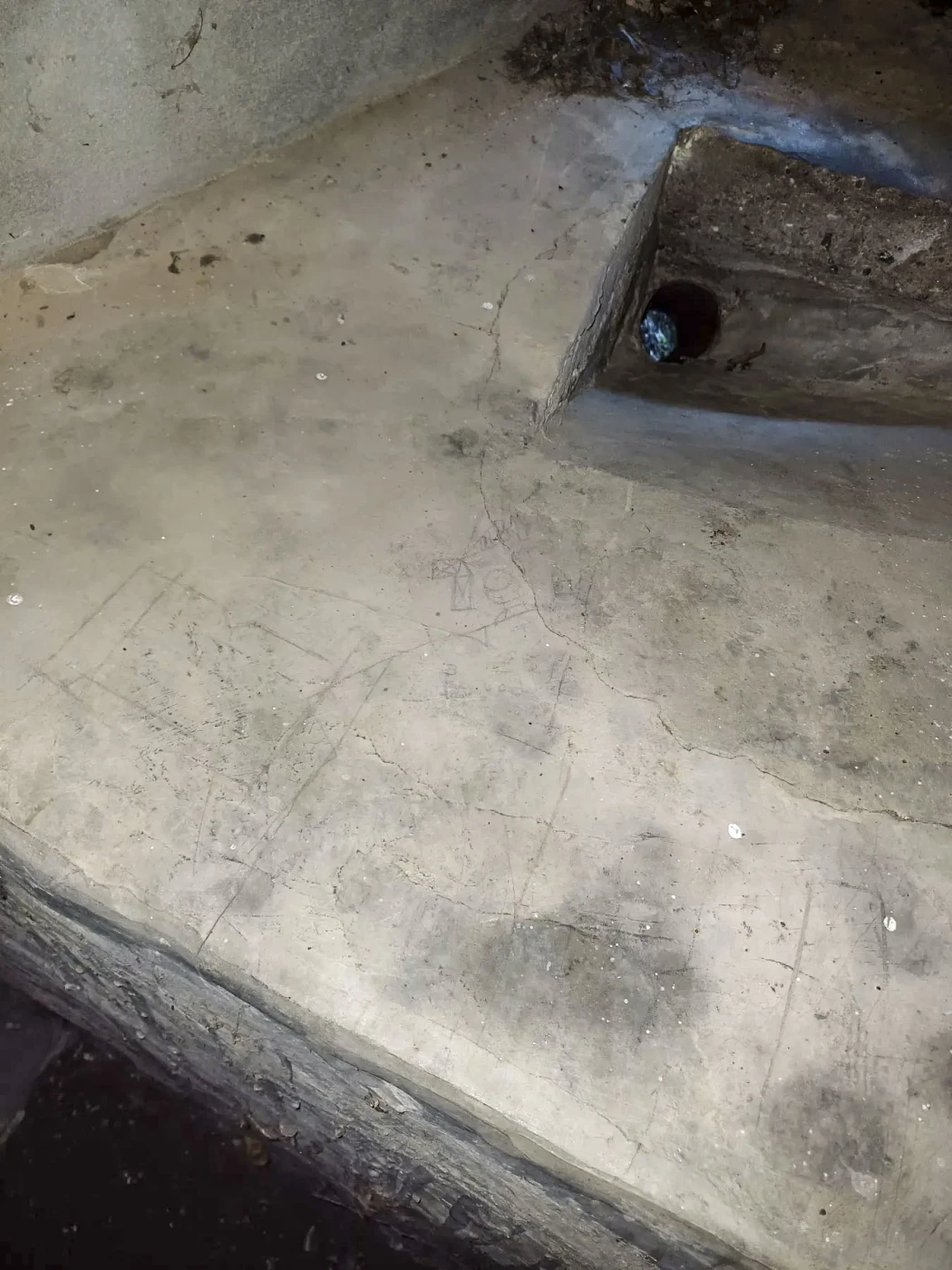 Ligne Maginot - VALABRES - (Blockhaus pour arme infanterie) - Blockhaus FM
L'intérieur
Repère pour la béquille du FM - GREBOVAL Simon