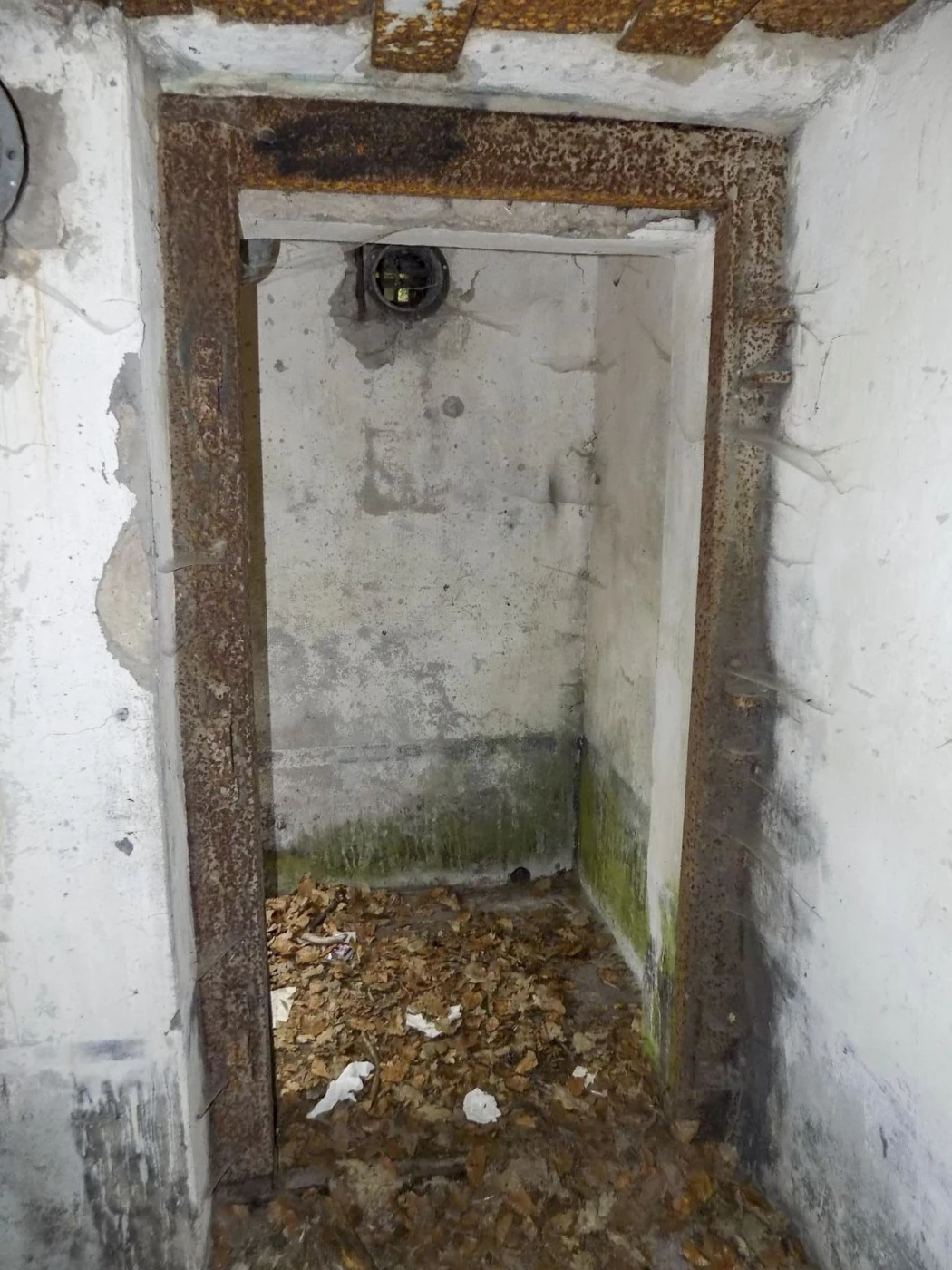 Ligne Maginot - HANAU 1 - (Blockhaus pour canon) - Le sas d'entrée - J.Luc