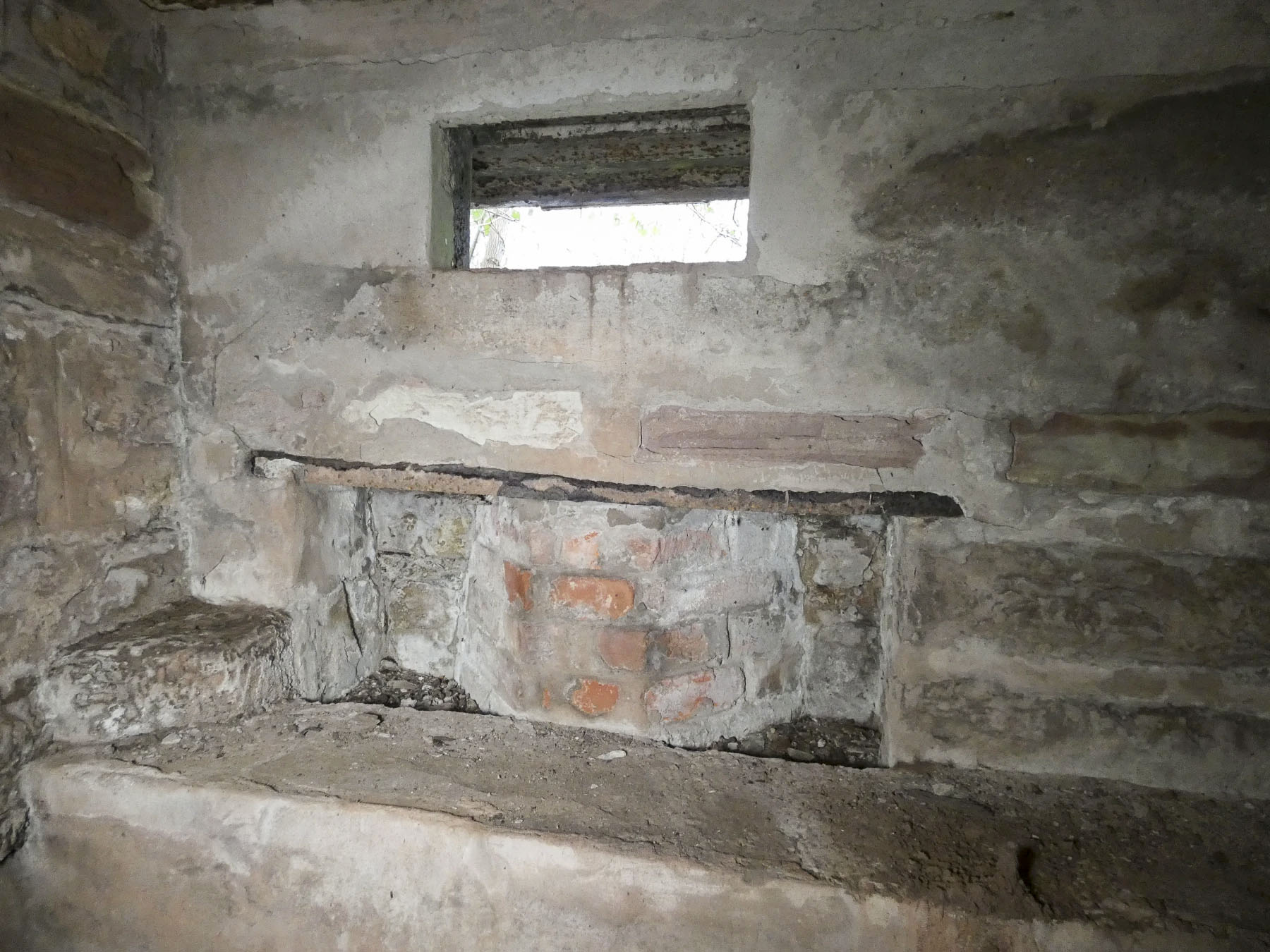 Ligne Maginot - GALGENBERG EST - (Blockhaus pour arme infanterie) - Le créneau d'action vers l'avant. - STENGER Mathieu