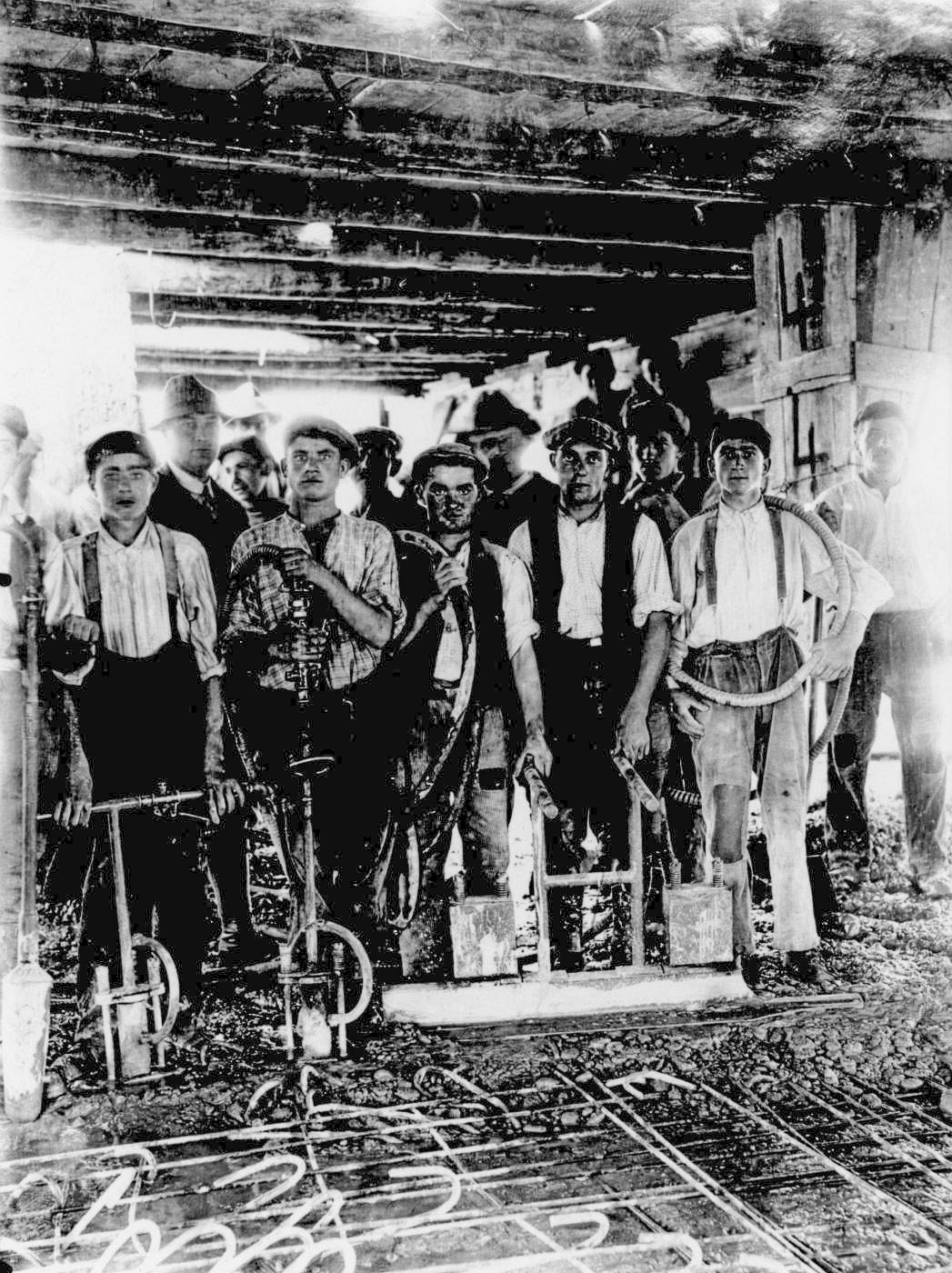 Ligne Maginot - BREMMELBACH NORD et SUD - Chantier de construction de l'ouvrage de Bremmelbach
Entreprise Dietsch
Essai de damage pneumatique - Inconnu