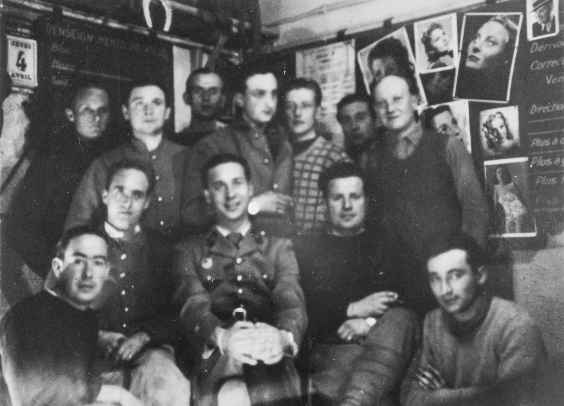 Ligne Maginot - ROCHONVILLERS - A8 - (Ouvrage d'artillerie) - Ouvrage de Rochonvillers
Le personnel du PC du bloc 7 autour du Lt Roger Lamy  - Inconnu