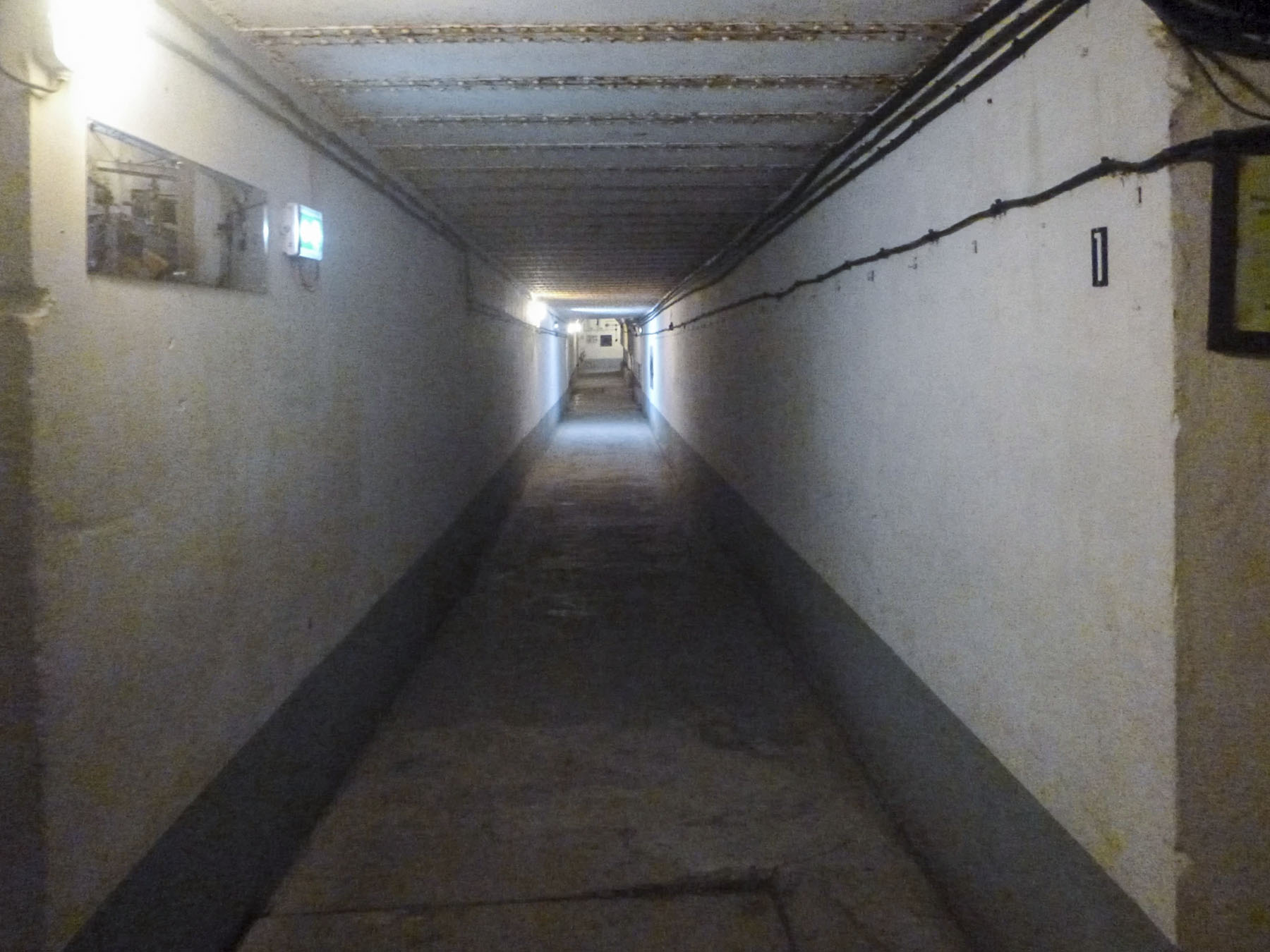 Ligne Maginot - FOUR A CHAUX - FAC - (Ouvrage d'artillerie) - Entrée de la caserne
Poste de défense FM
Vue du créneau - J.Luc