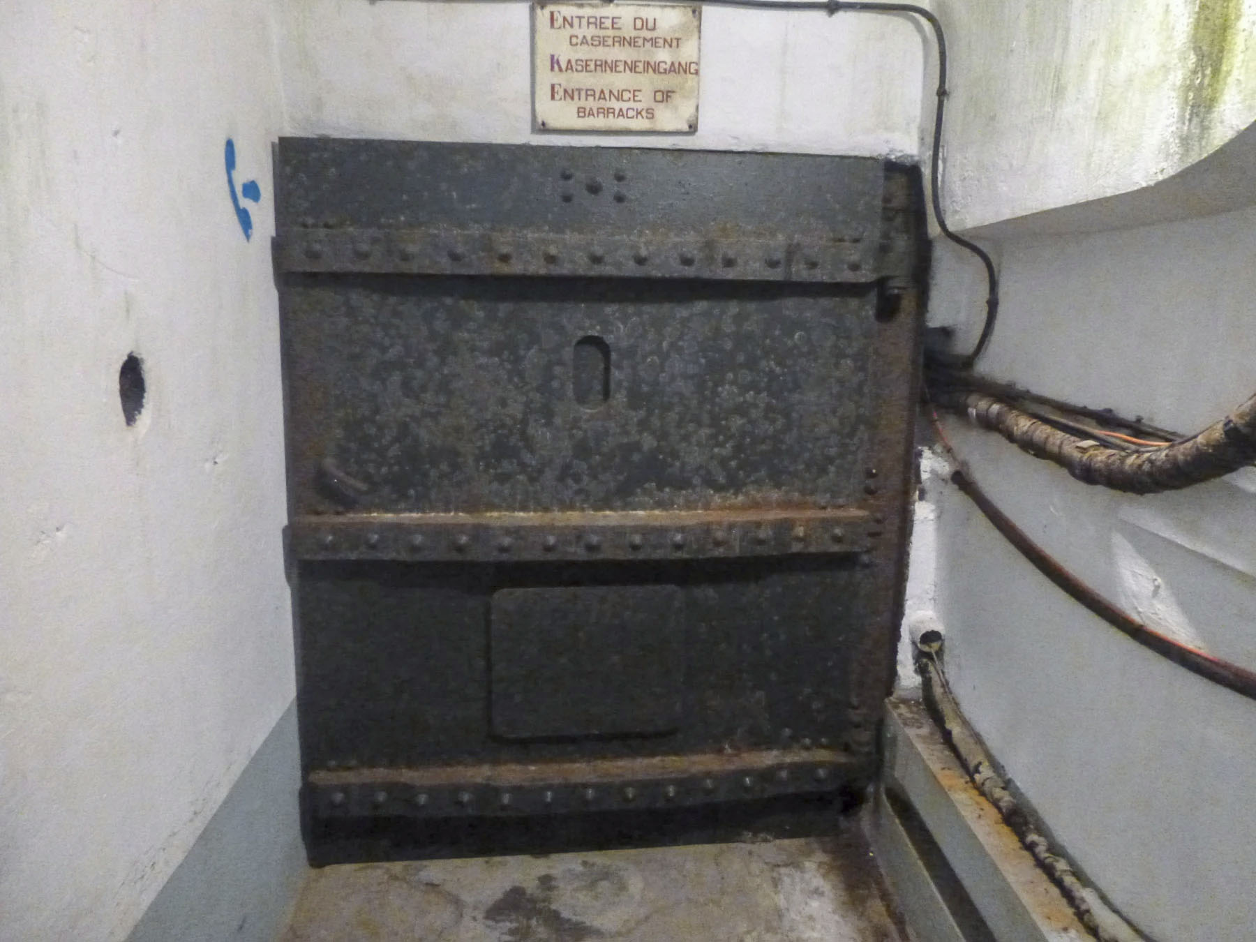 Ligne Maginot - FOUR A CHAUX - FAC - (Ouvrage d'artillerie) - Entrée de la caserne
Porte blindée - J.Luc