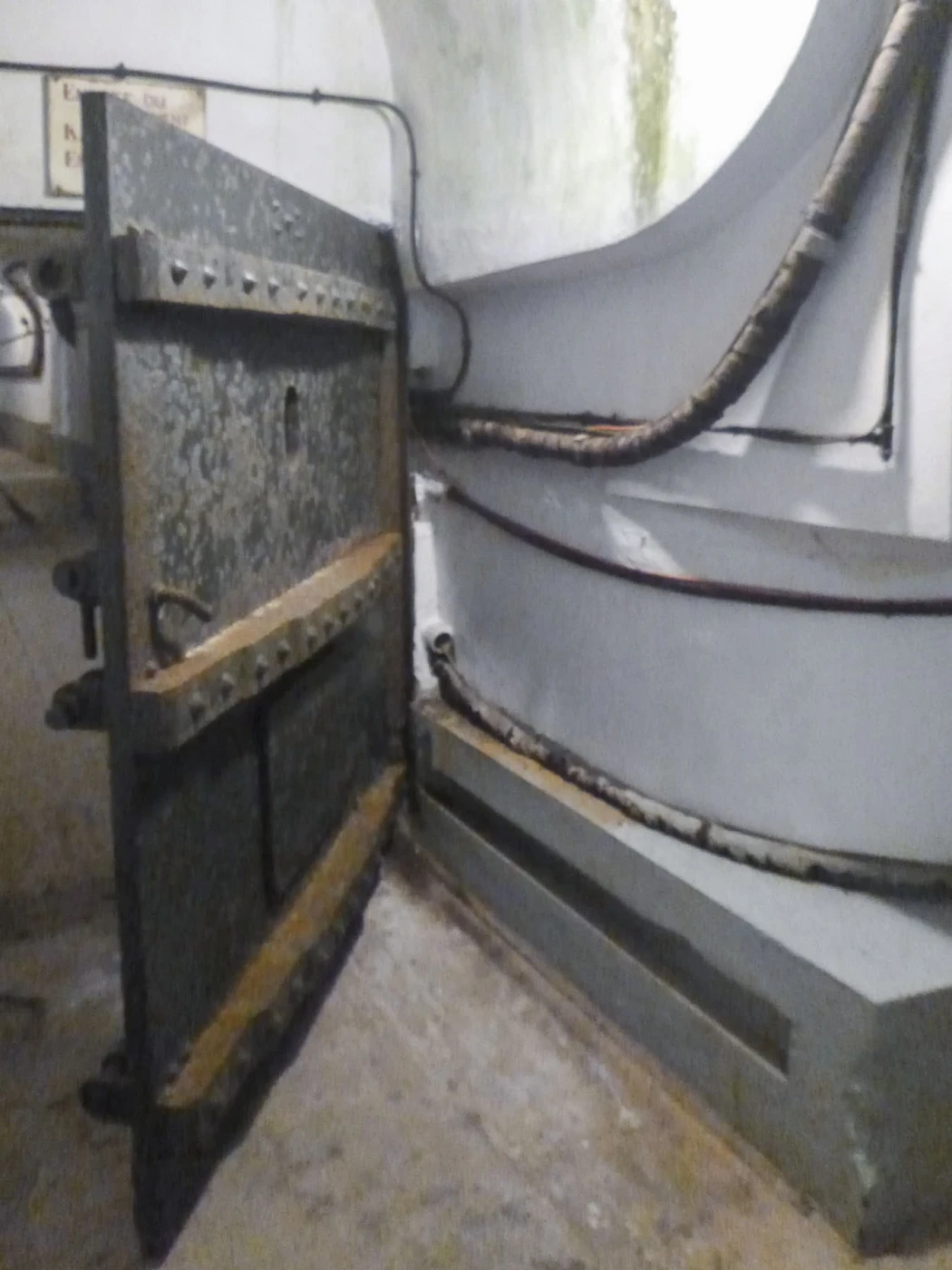 Ligne Maginot - FOUR A CHAUX - FAC - (Ouvrage d'artillerie) - Entrée de la caserne
Porte blindée - J.Luc