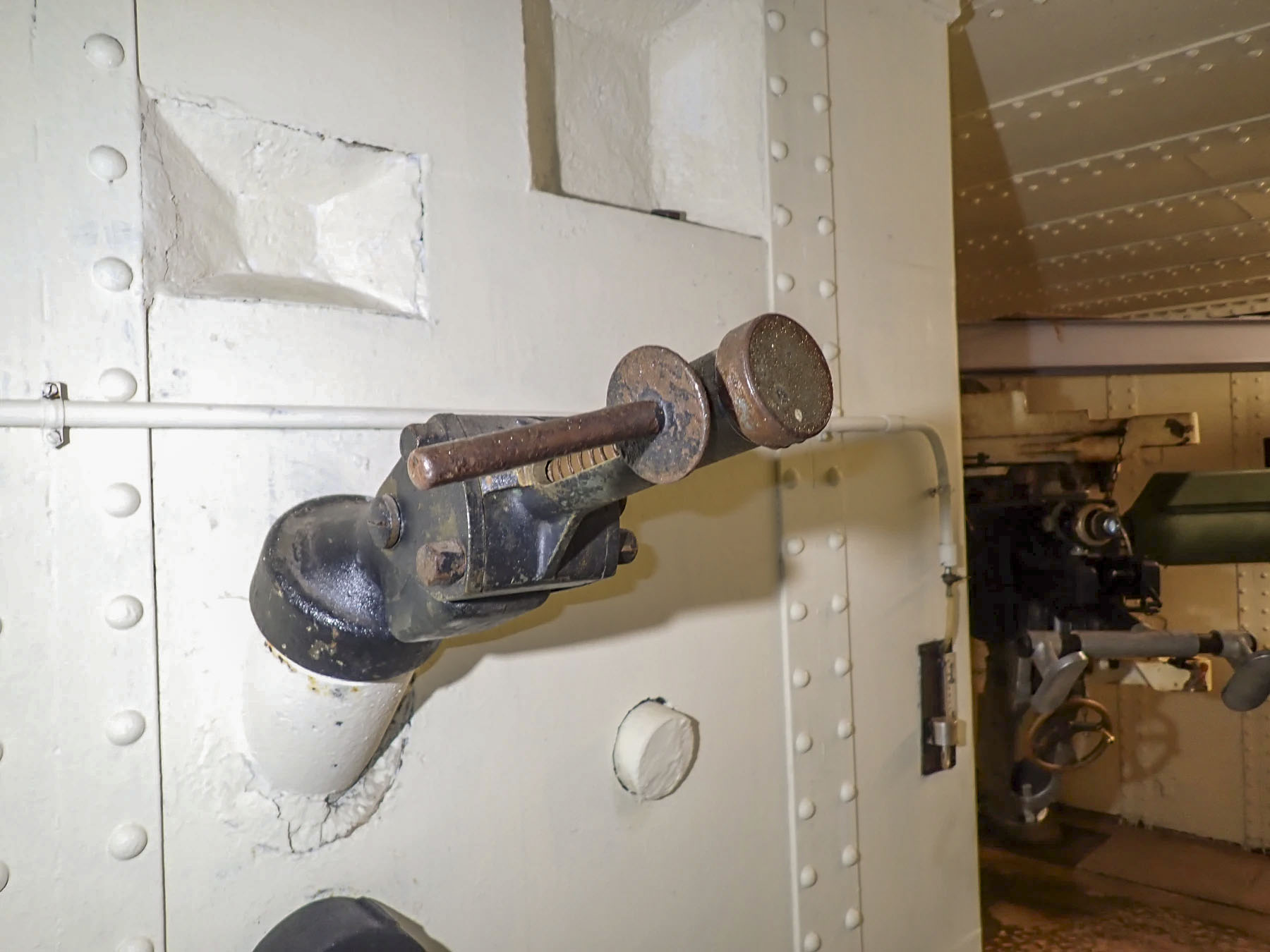 Ligne Maginot - FOUR A CHAUX - FAC - (Ouvrage d'artillerie) - Entrée des hommes
Lance grenade  - J.Luc