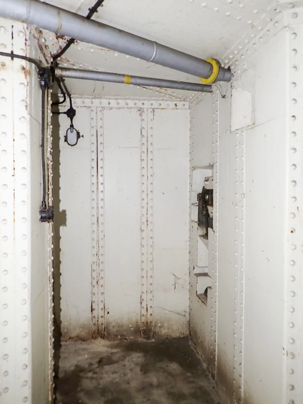 Ligne Maginot - FOUR A CHAUX - FAC - (Ouvrage d'artillerie) - Entrée des hommes
Deuxième chambre de tir - J.Luc