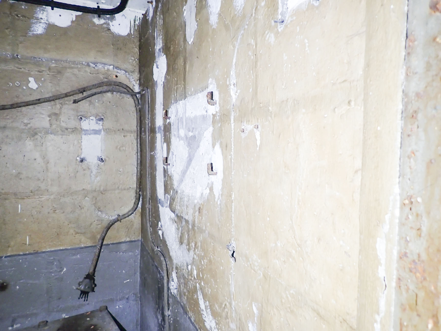 Ligne Maginot - FOUR A CHAUX - FAC - (Ouvrage d'artillerie) - Entrée des hommes
Local annexe post 1940 - J.Luc