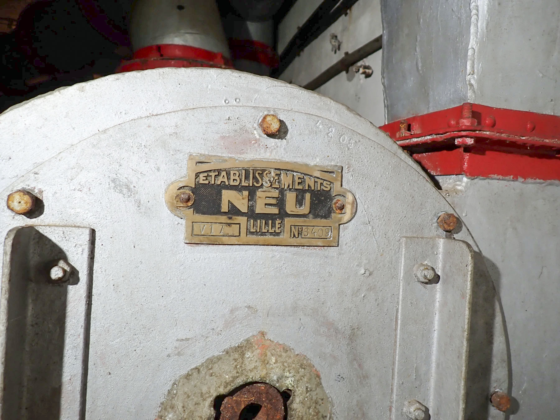 Ligne Maginot - FOUR A CHAUX - FAC - (Ouvrage d'artillerie) - Entrée des hommes
Deuxième chambre de tir
Dispositif de filtration de l'air venant de l'extérieur - J.Luc