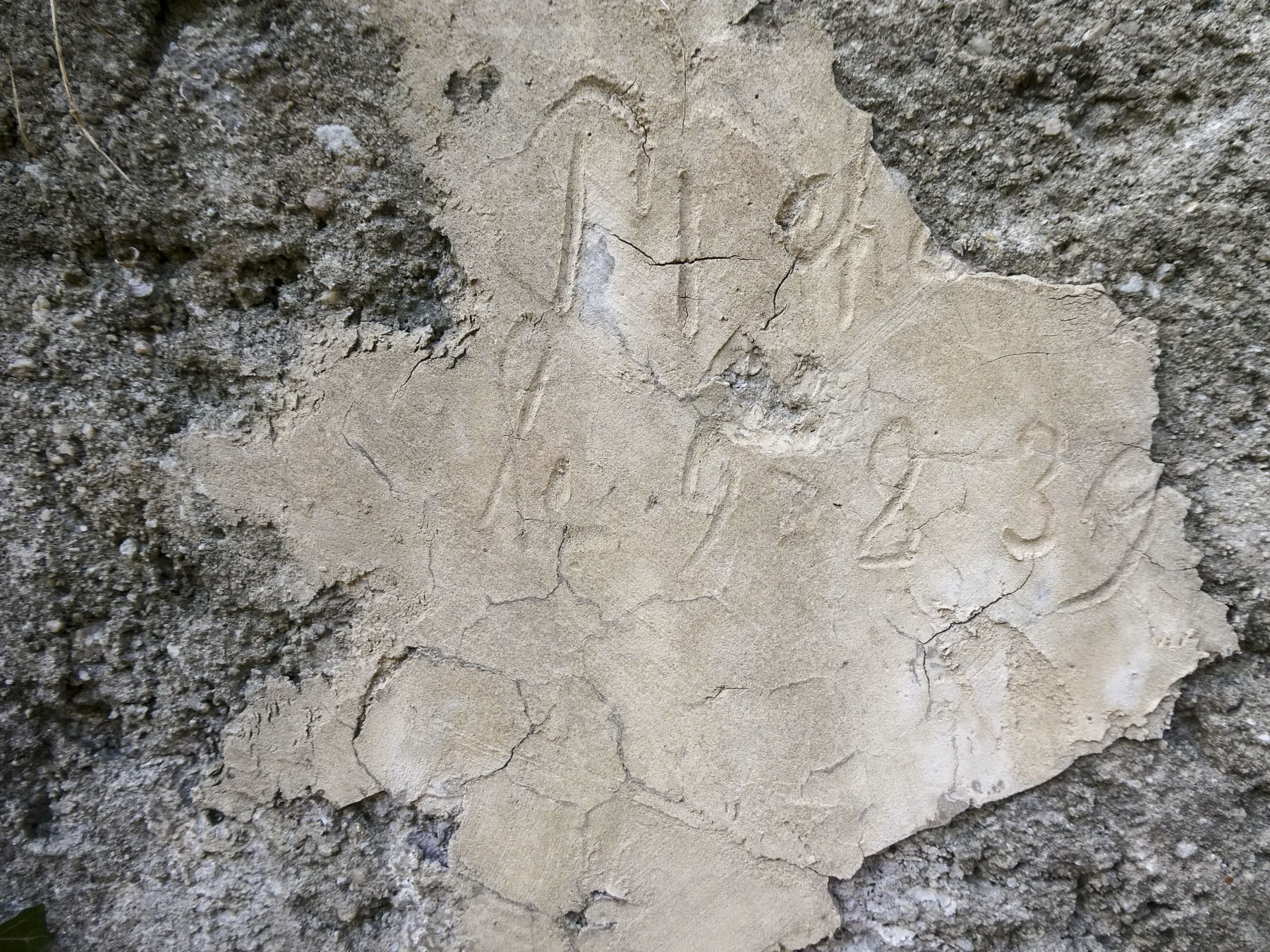 Ligne Maginot - VALABRES ANNEXE (OU SUD) (VA) - (Blockhaus pour arme infanterie) - A proximité de l'entrée, restes d'une construction d'époque. - ELLENA Daniel - CUNY Philippe