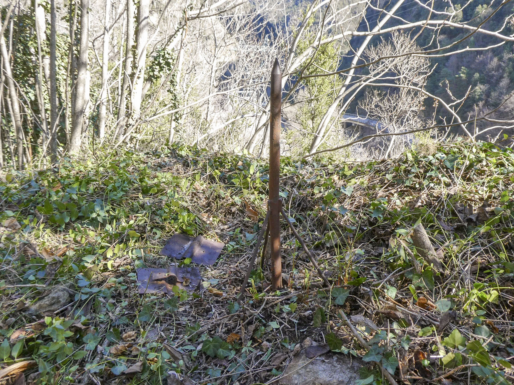 Ligne Maginot - VALABRES ANNEXE (OU SUD) (VA) - (Blockhaus pour arme infanterie) - 











Sur les dessus une construction indéterminée.
 - ELLENA Daniel - CUNY Philippe