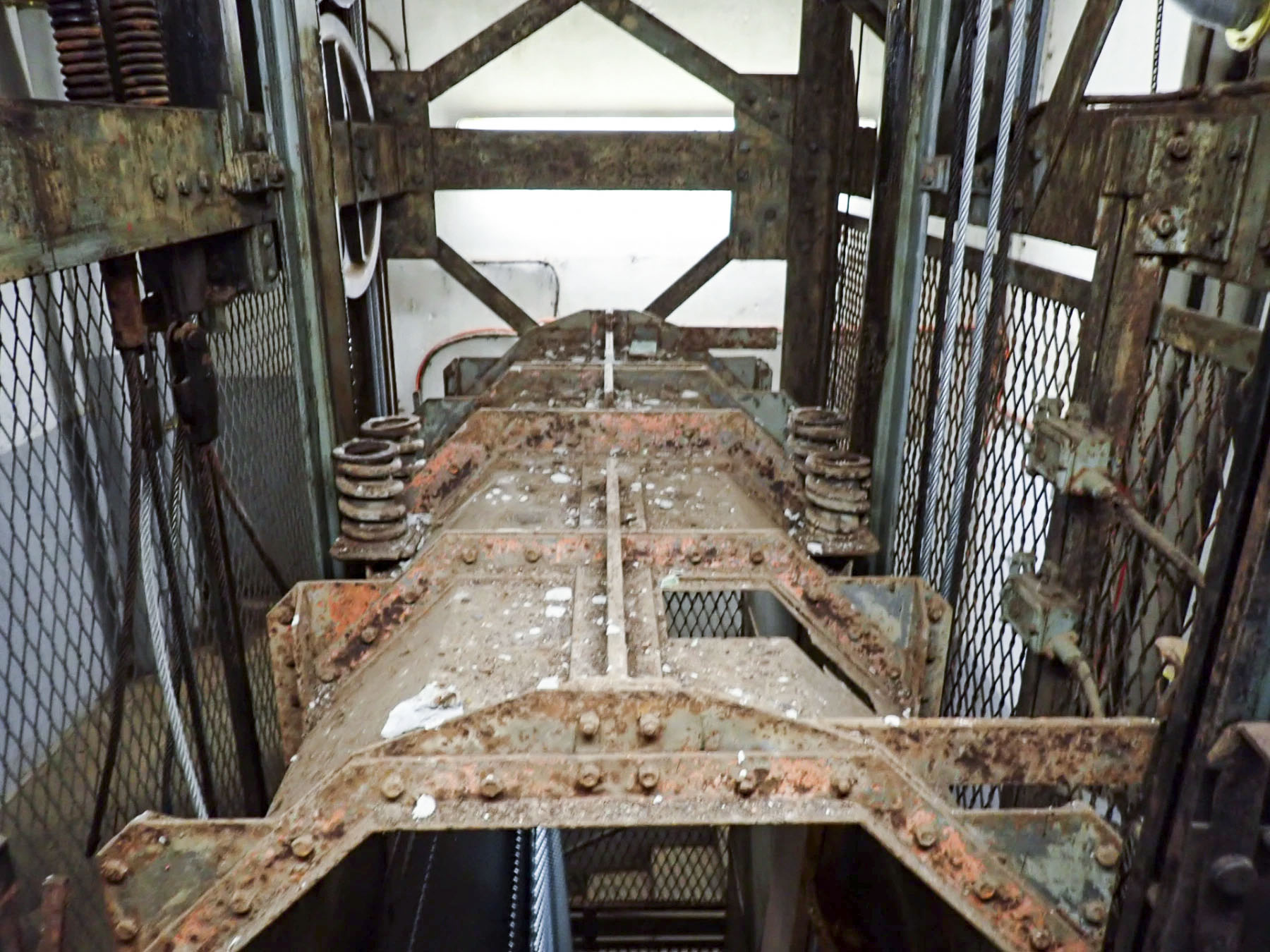 Ligne Maginot - FOUR A CHAUX - FAC - (Ouvrage d'artillerie) - Bloc 2
Dessus du monte charge - Luc Jacquemin