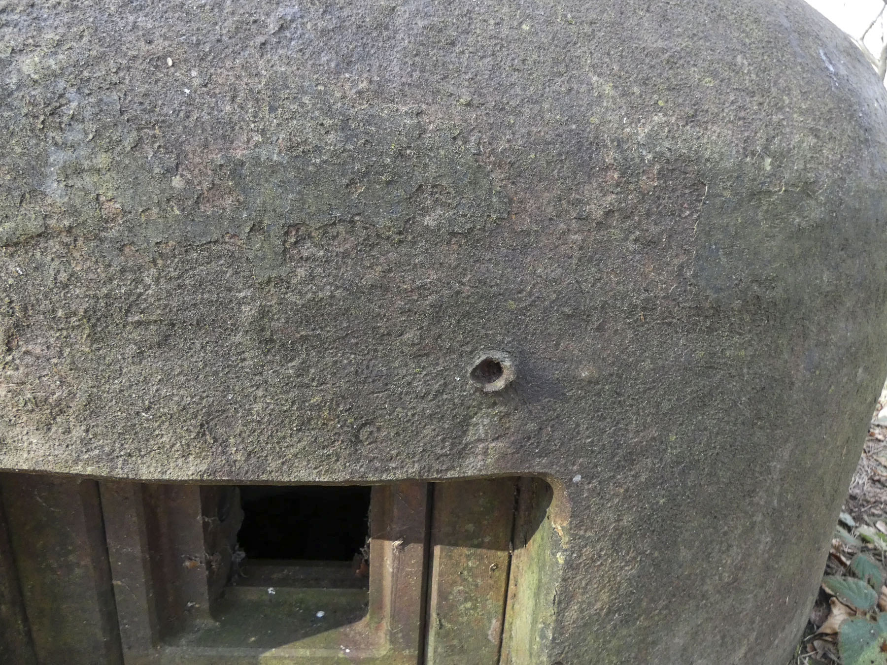 Ligne Maginot - RAMSTEIN OUEST - (Casemate d'infanterie - Simple) - Un impact dans la cloche GFM. - STENGER Mathieu