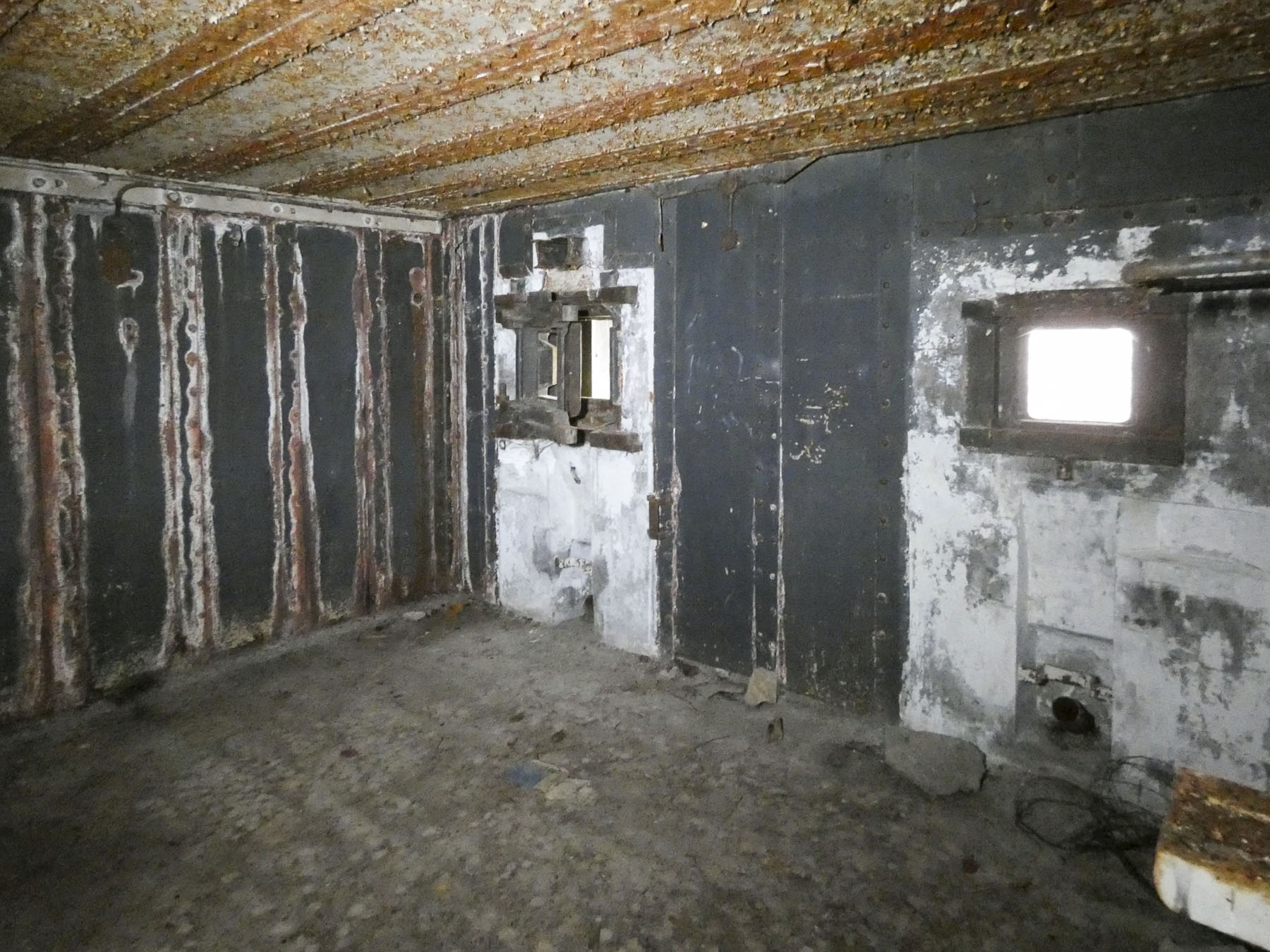 Ligne Maginot - RAMSTEIN OUEST - (Casemate d'infanterie - Simple) - La chambre de tir de la casemate. - STENGER Mathieu