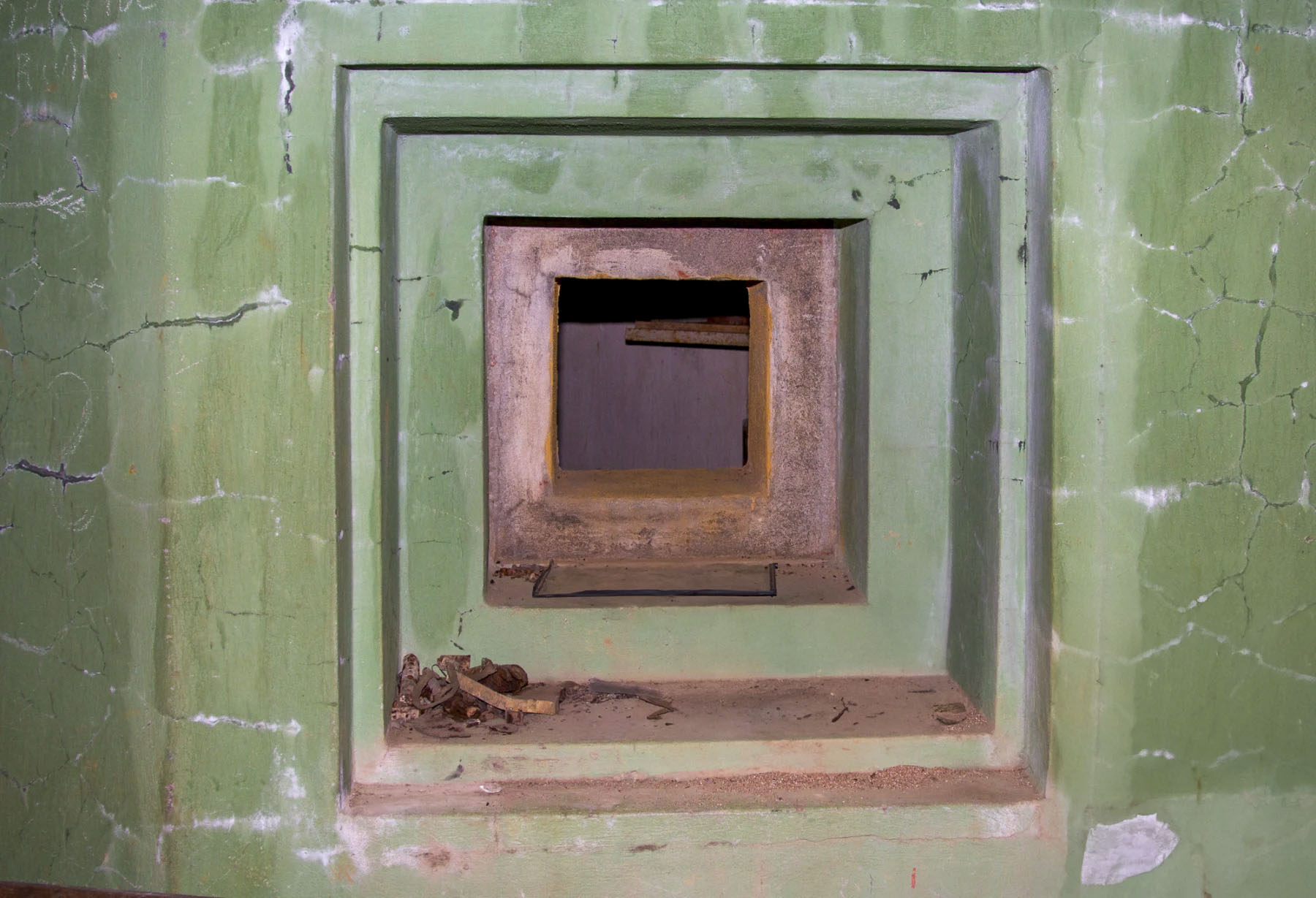 Ligne Maginot - LE CHESNOIS - CHENOIS - (Ouvrage d'artillerie) - Entrée mixte
Créneau de défense intérieure - Michel Teiten