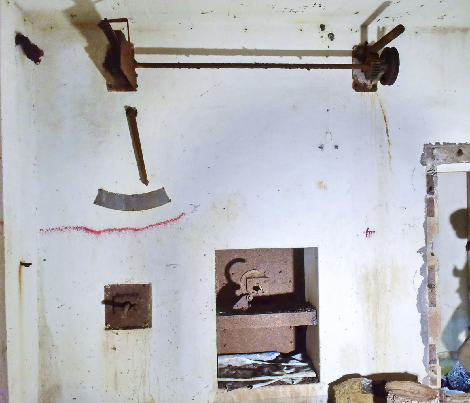 Ligne Maginot - LE CHESNOIS - CHENOIS - (Ouvrage d'artillerie) - Entrée mixte
Mécanisme de verrouillage de la porte - D.Froehly