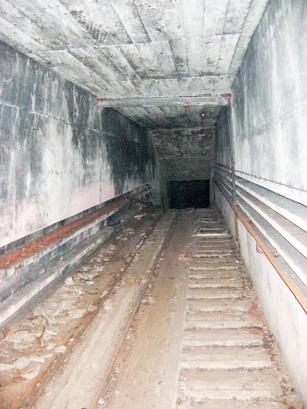 Ligne Maginot - MONT DES WELCHES - A21 - (Ouvrage d'artillerie) - Entrée munitions
Plan incliné - Michel Teiten