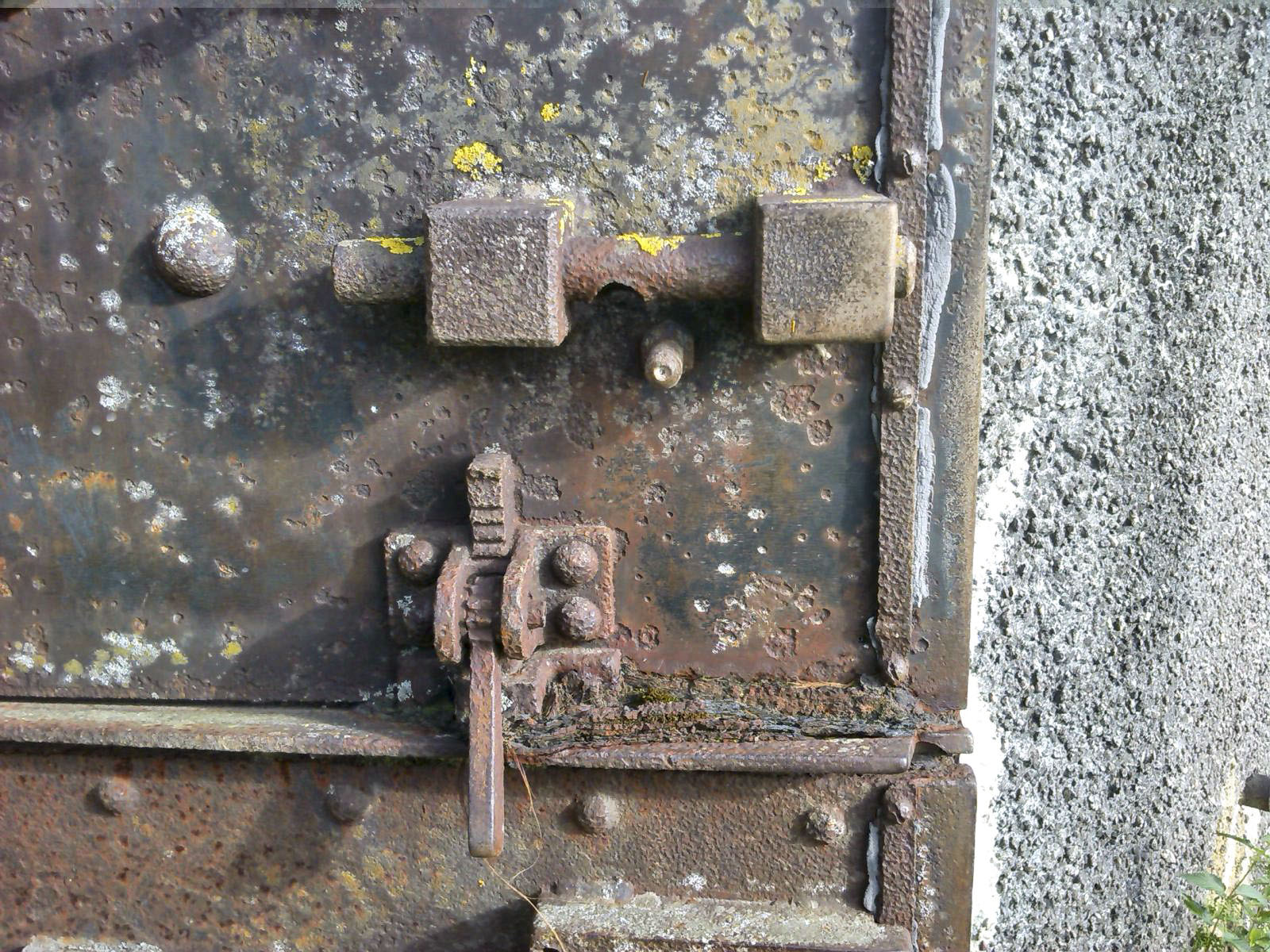Ligne Maginot - B312 - ANSTAING - (Blockhaus pour canon) - La porte d'entrée
Détail  - Christian MOIGNEZ