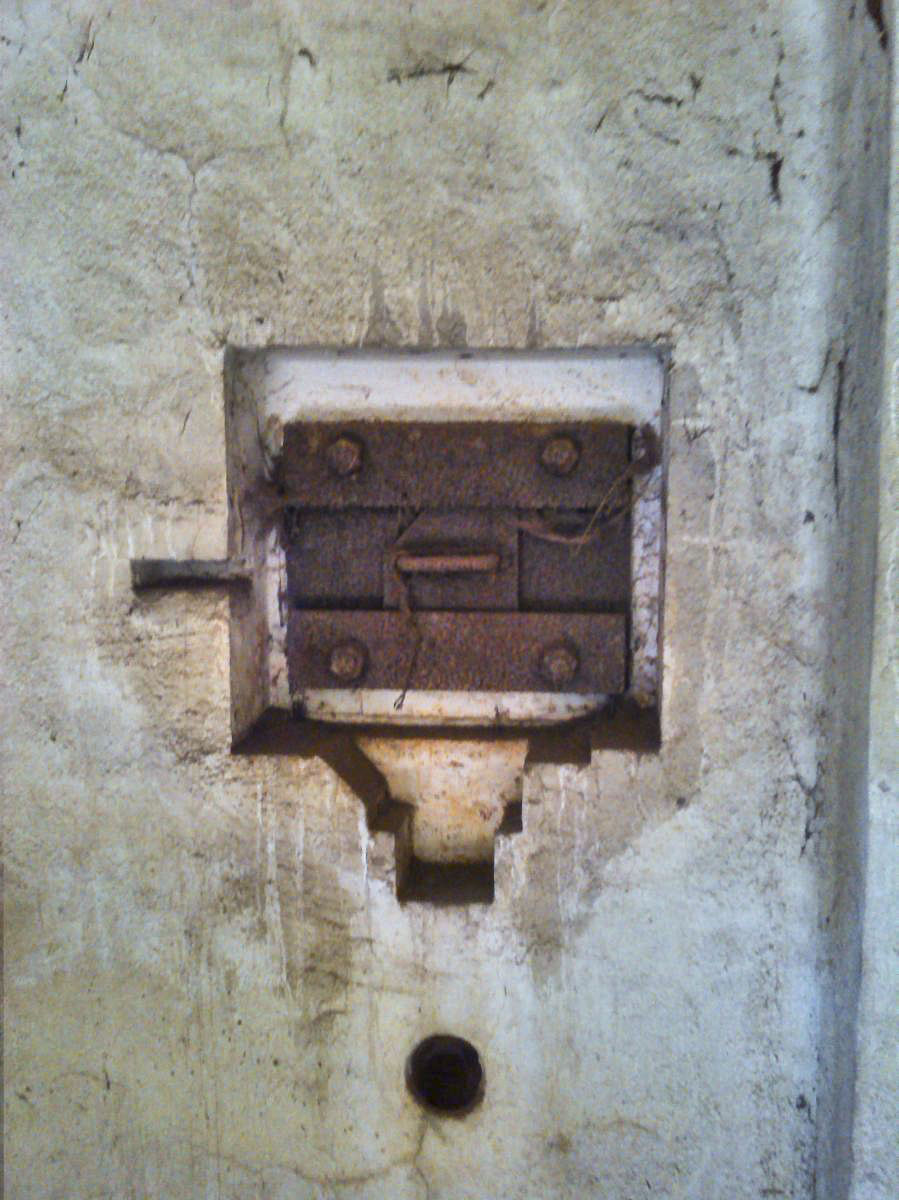 Ligne Maginot - B312 - ANSTAING - (Blockhaus pour canon) - Créneau
 - Christian MOIGNEZ